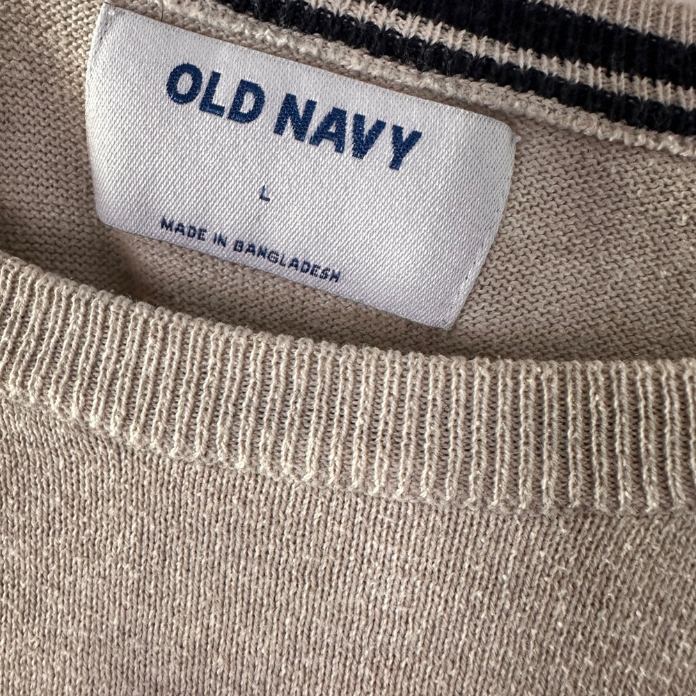 Old Navy Men's Cream Sweater - Picture 4 of 4